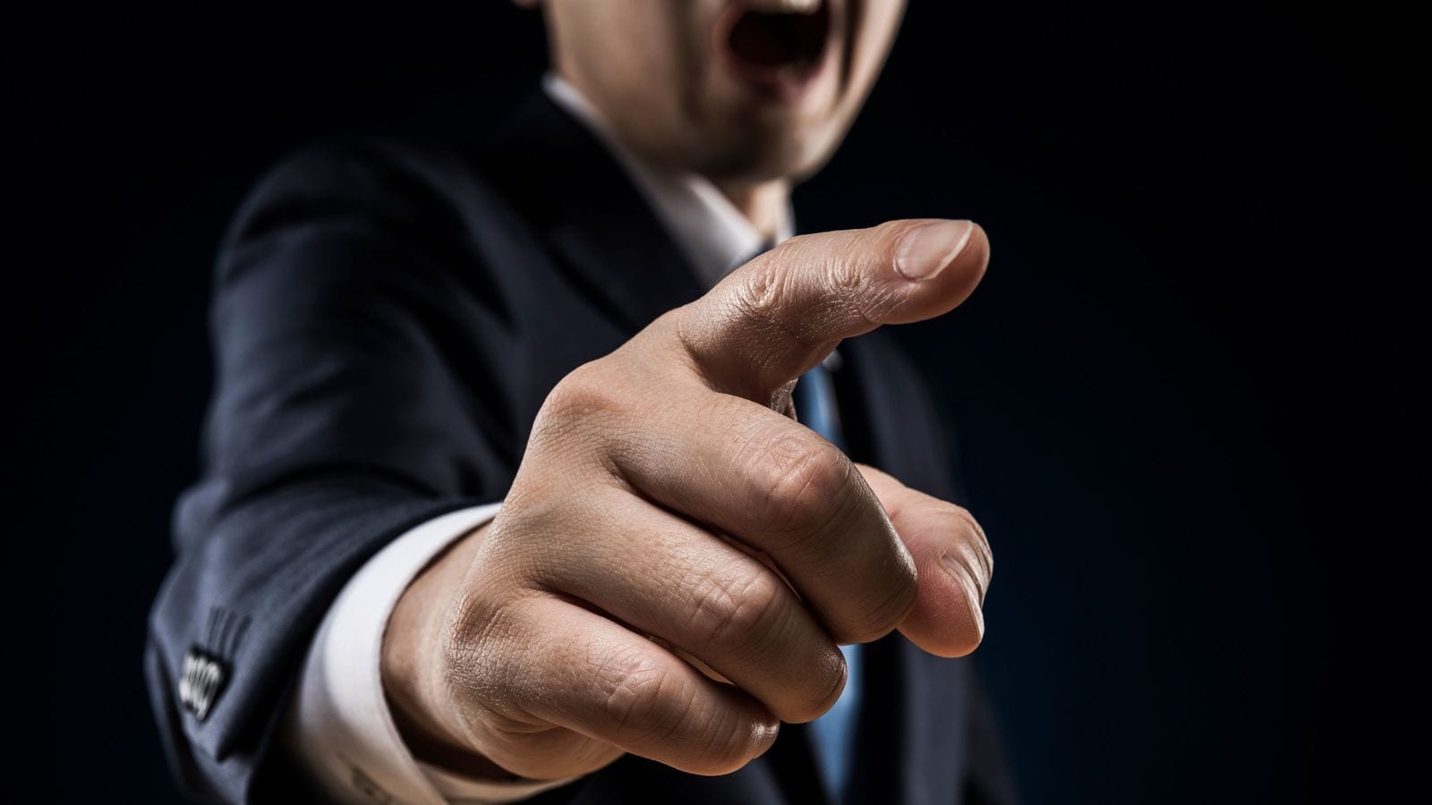 怒鳴る人に｢申し訳ございません｣は逆効果…レジ前でゴネる迷惑クレーマーが瞬時に退散した｢スタッフの一言｣【2025年2月に読まれたBEST記事】 ｢リアクション￫共感+限定謝罪｣の法則